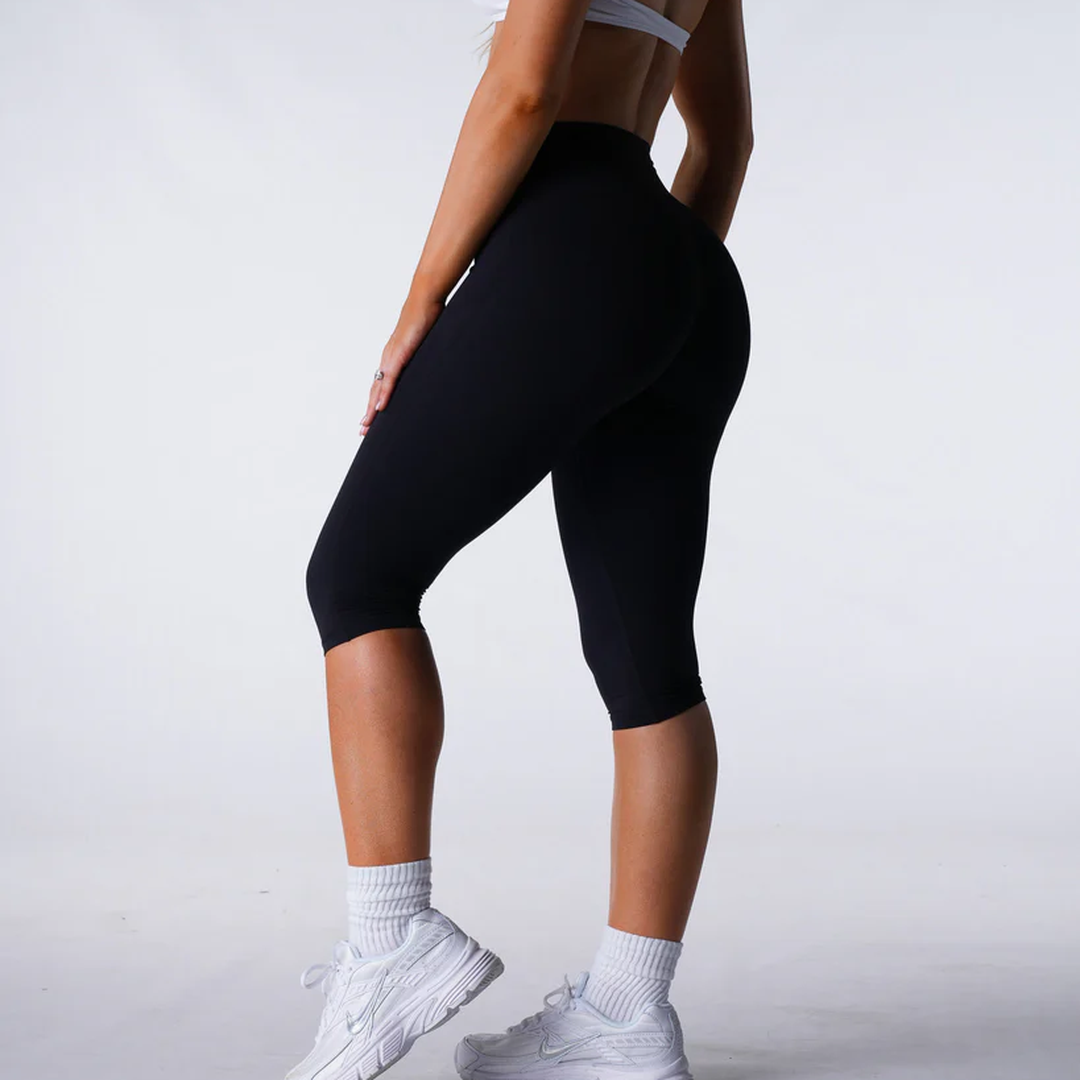 Black Aevla Capri Leggings